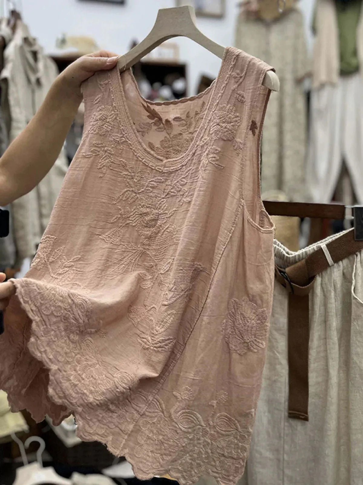 Women’s Embroidered Sleeveless Relaxed-Fit Top